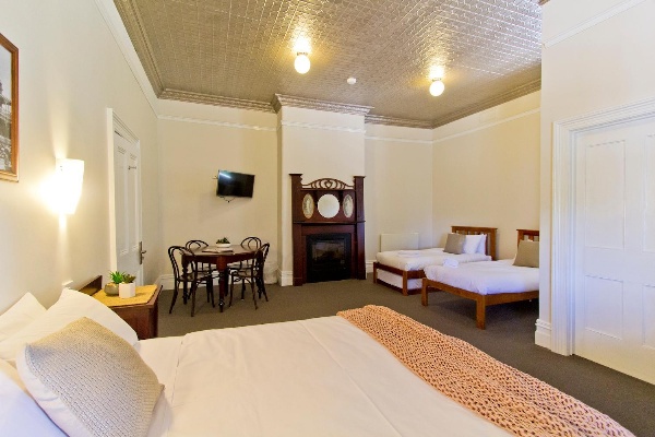 Deloraine Hotel image 2