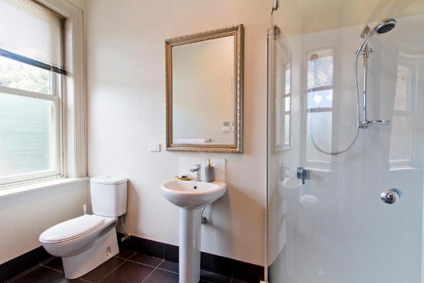 Deloraine Hotel image 26